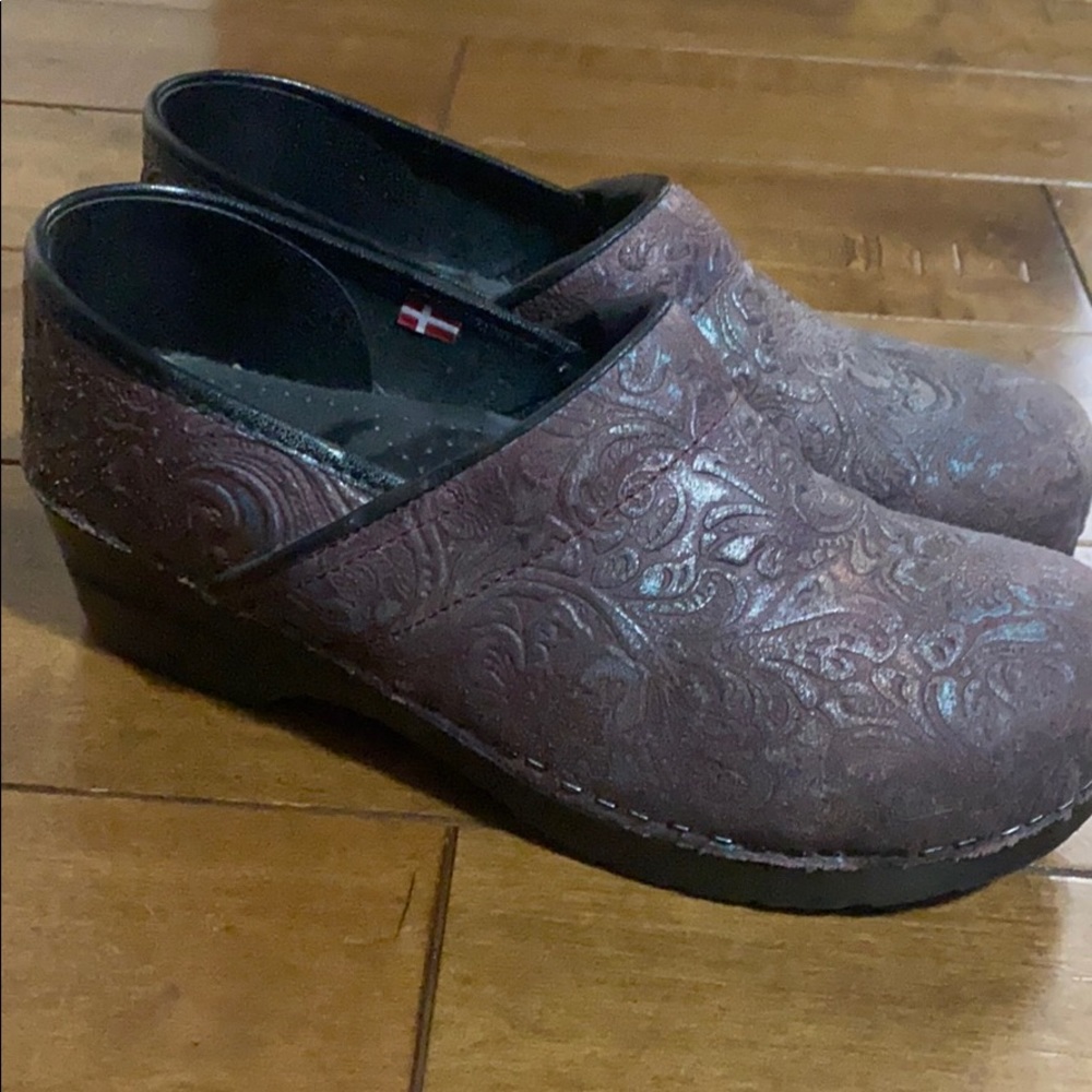 Sanita size 40 clogs